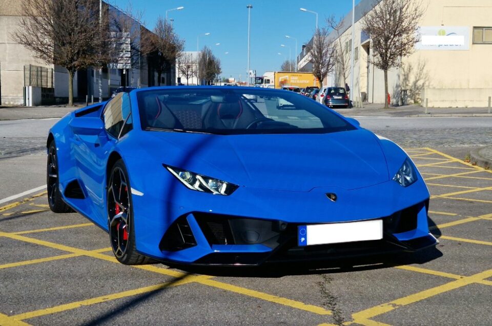 Lamborghini Huracan Spyder rent for your wedding- wedding cars in world