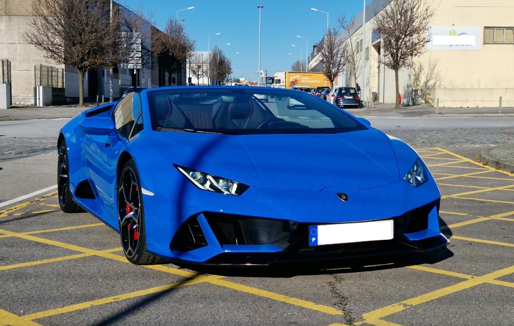 Lamborghini Huracan Spyder rent for your wedding- wedding cars in world